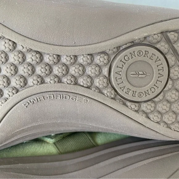 REVITALIGN Olive Womens Slip-On Loafers - Sz 7 - Picture 12 of 12